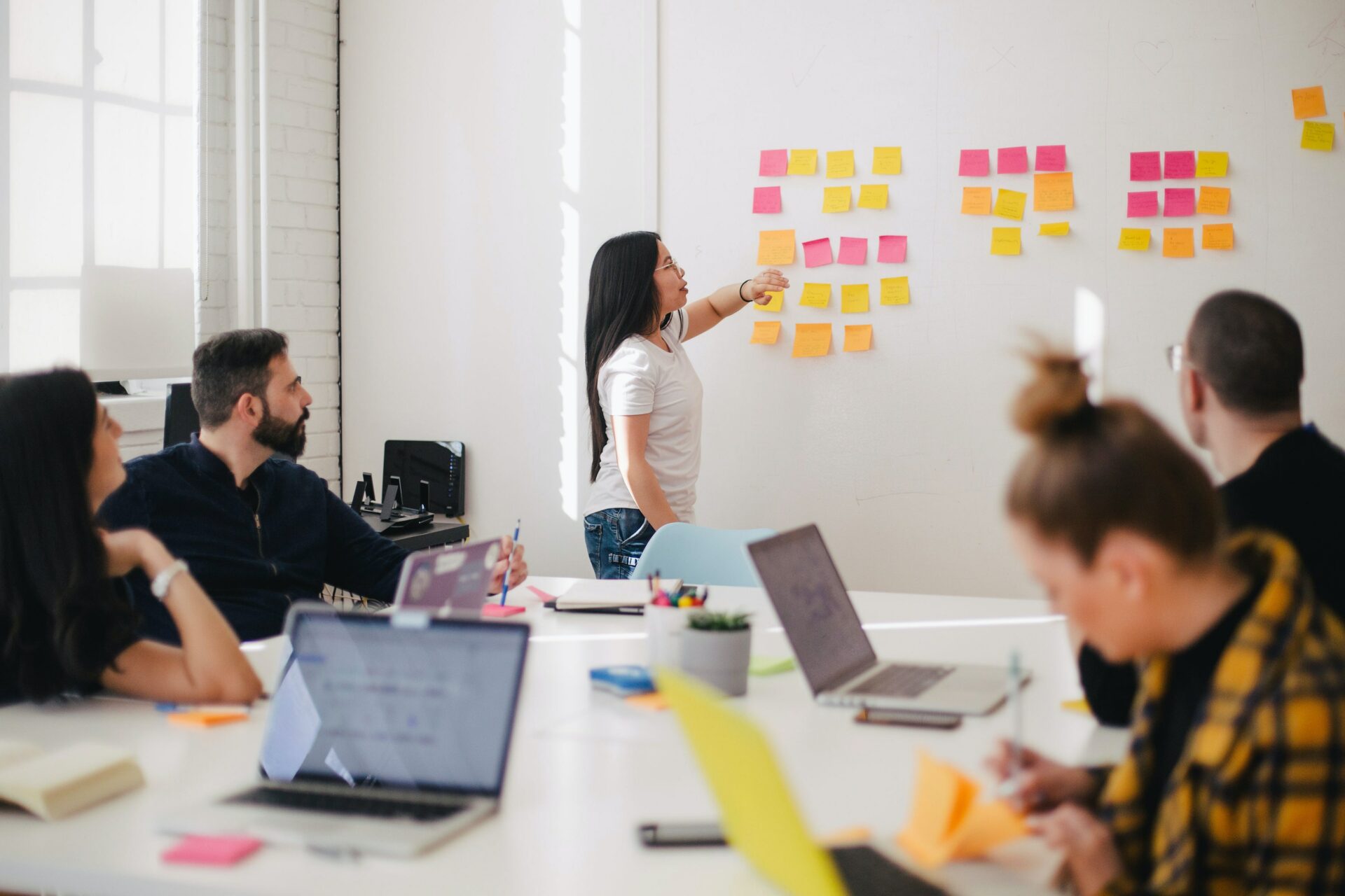 Employee advocacy : comment transformer ses salariés en ambassadeurs sur LinkedIn sans les robotiser ?